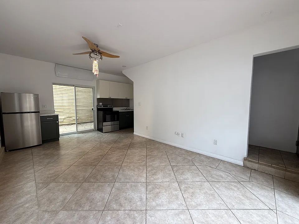 748 1/2 N La Jolla Ave