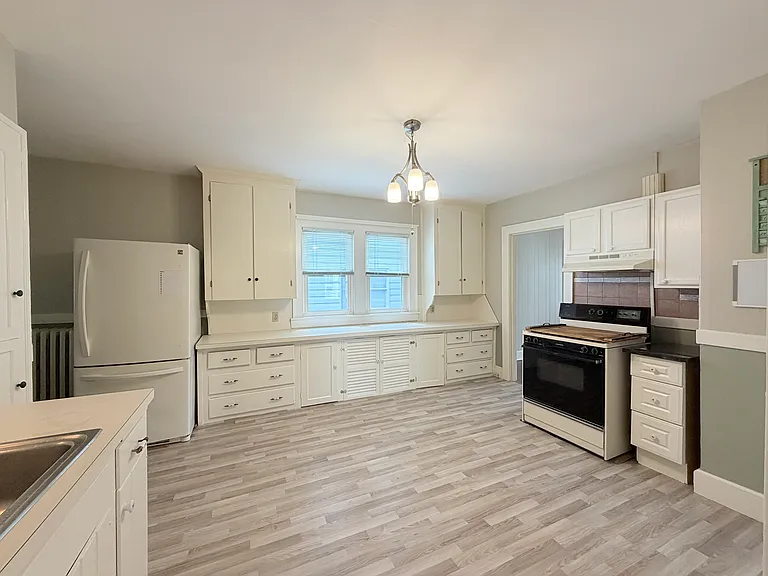 120 Cambridge St — Photo 26