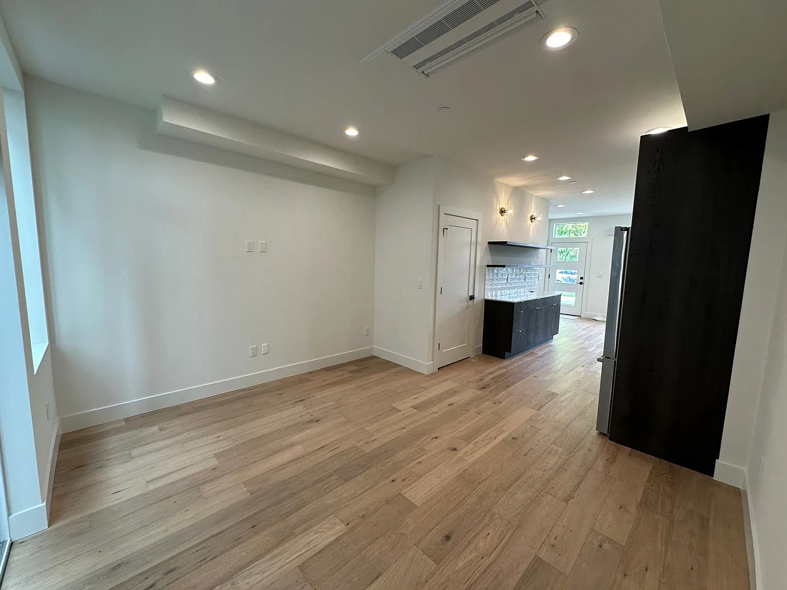 3 bed, 1455 sqft, $4,200 — Photo 3