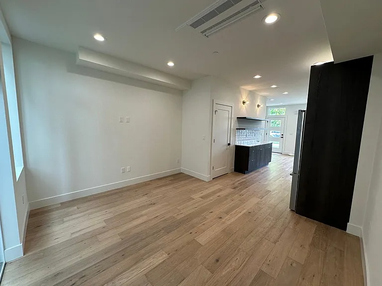 2615 44th Ave SW — Photo 3