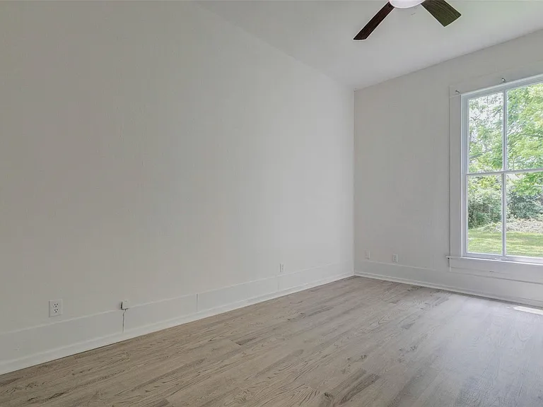 1302 Ross St — Photo 13