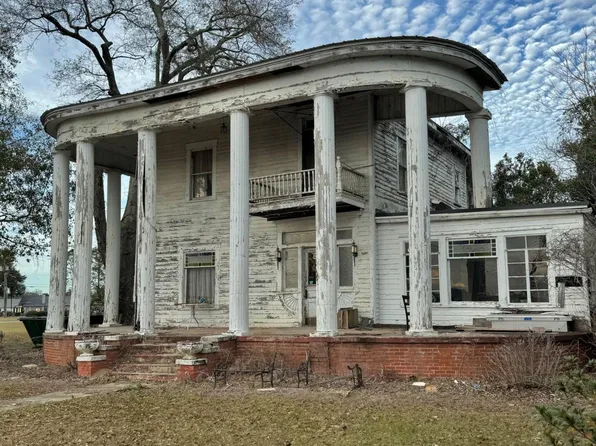 21 E Jarman St, Hazlehurst, GA 31539