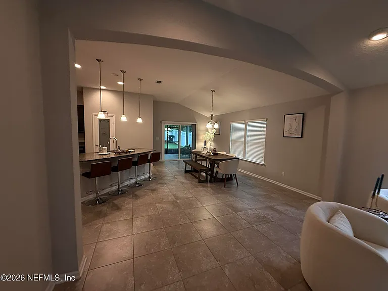 686 Glendale Ln — Photo 4