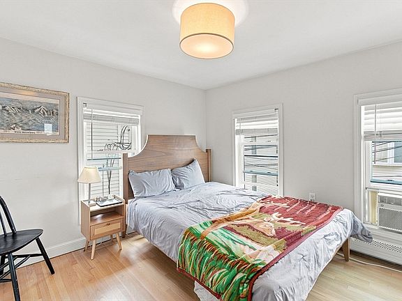 4th image of 35 Franklin Ave