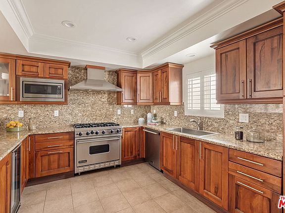5th image of 1878 Greenfield Ave #Penthouse 1