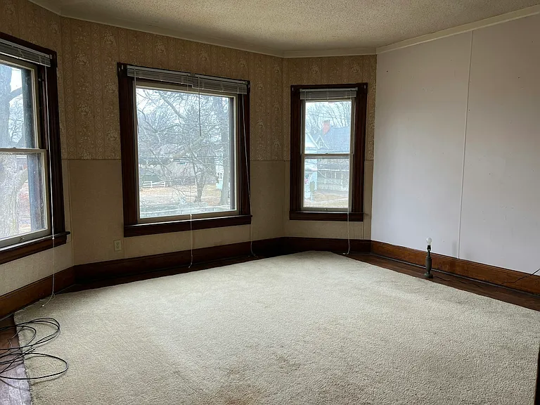 218 E Erie St #3 — Photo 6