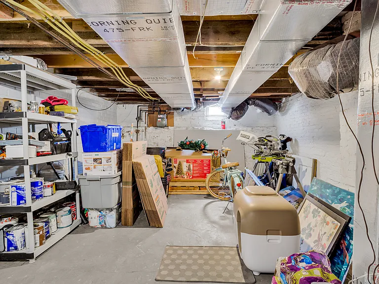 585 Showers St — Photo 24
