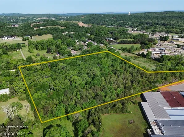 1135 W Center St, Greenwood, AR 72936