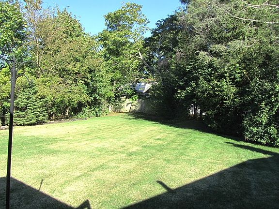 4th image of 1733 Taft Ct