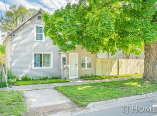 887 Crosby St NW, Grand Rapids, MI