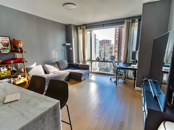 75 Park Lane image 2 of 10