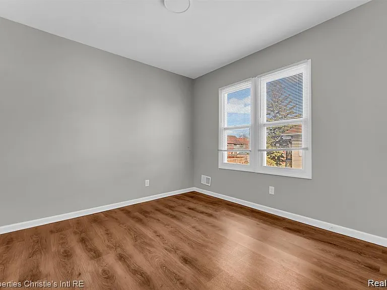 2508 Clairmount St — Photo 17