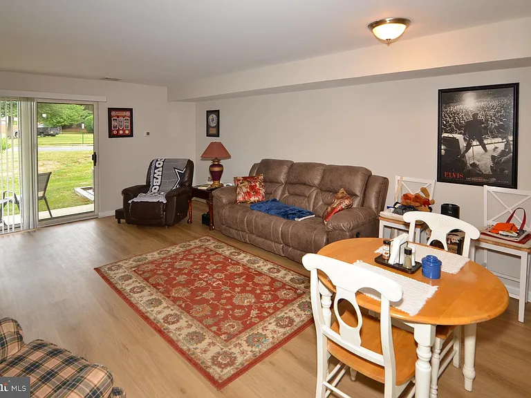 91 Pinewood Dr — Photo 3