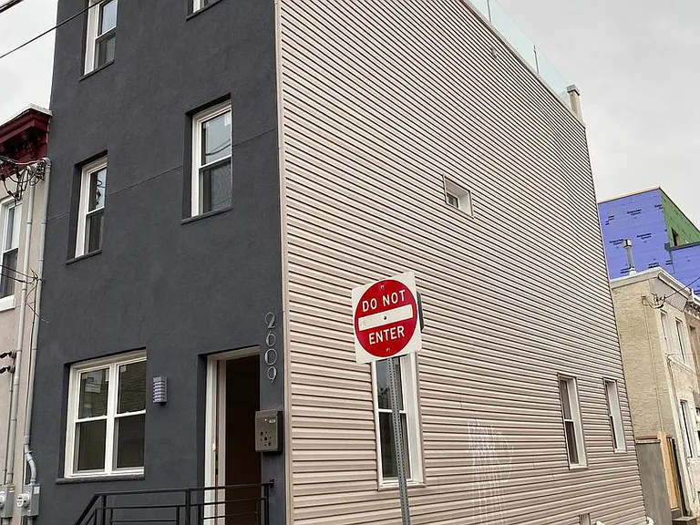 2609 Almond St — Photo 32