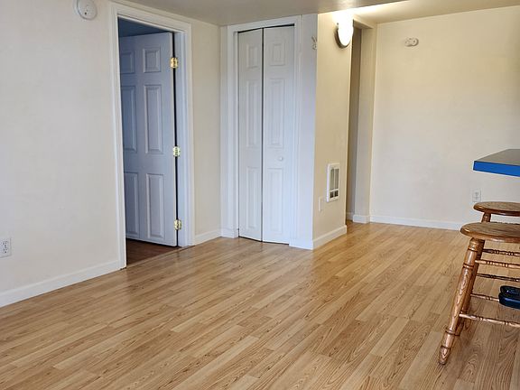 5th image of 901 Pleasant Ave APT 4