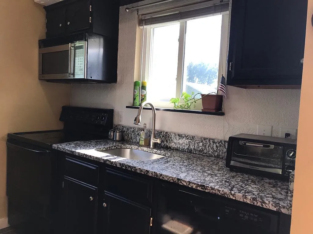 Building Photo - 10237 White Pelican Way