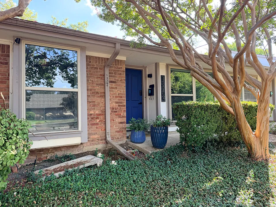 13702 Flagstone Ln