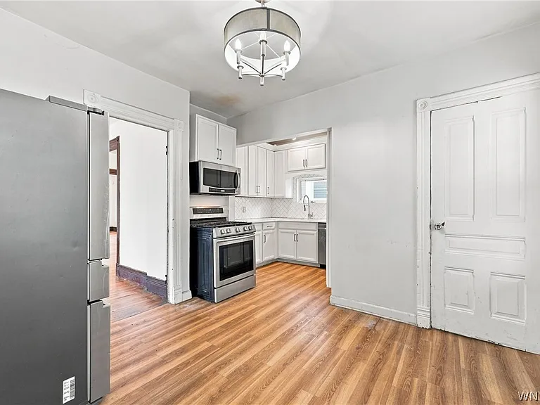 304 W Delavan Ave — Photo 11