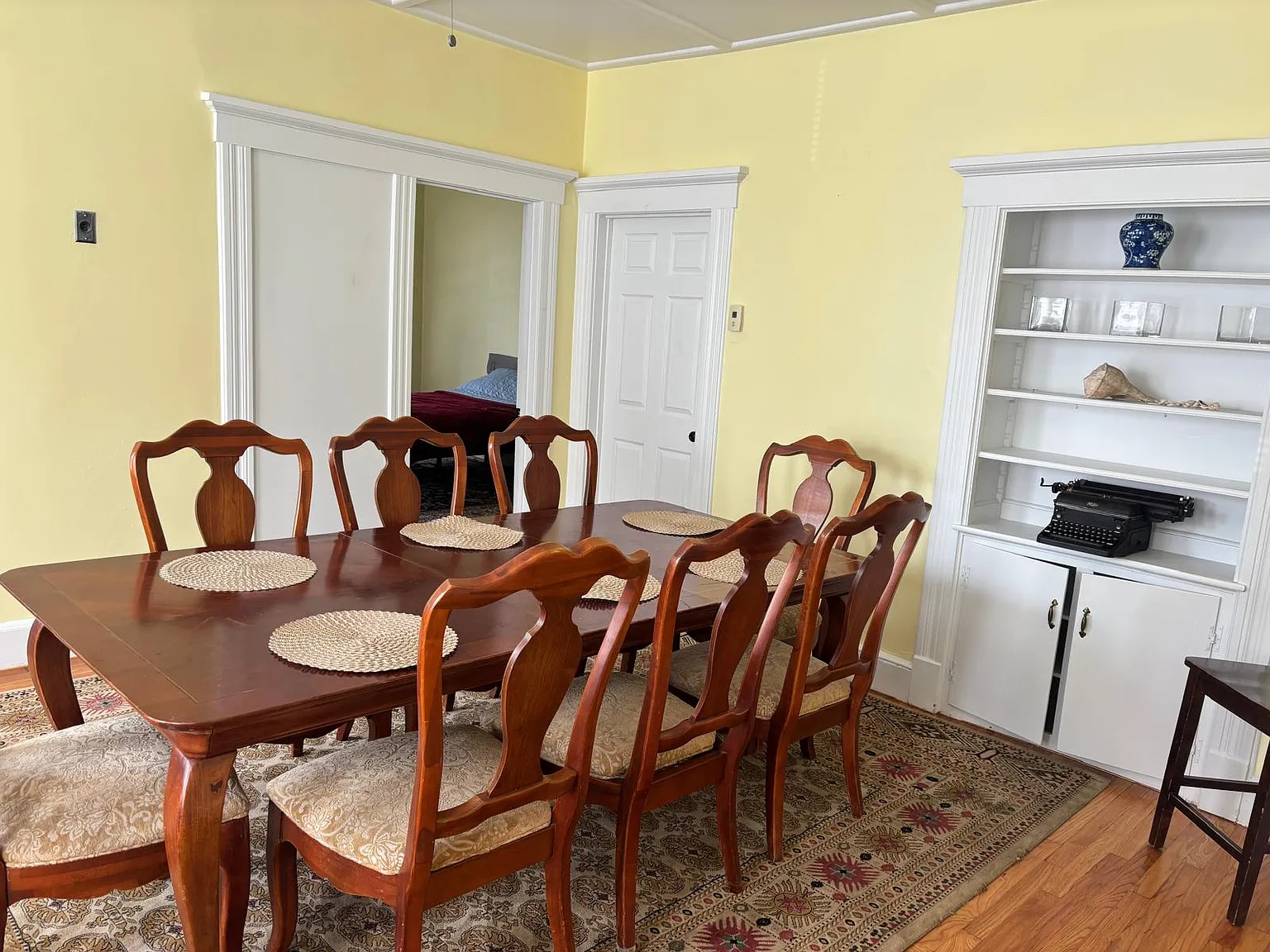 3 bed, 1600 sqft, $1,000 — Photo 2
