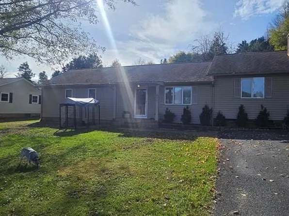 345 Kennedy Dr, Pounding Mill, VA 24637