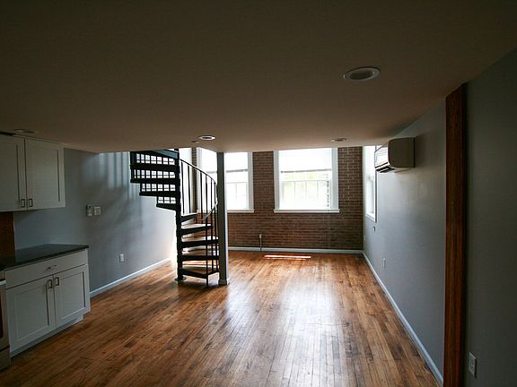 4th image of 632 N College St #10867938