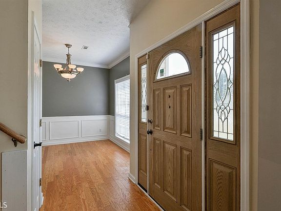 4th image of 40 Mary Lynn Ln
