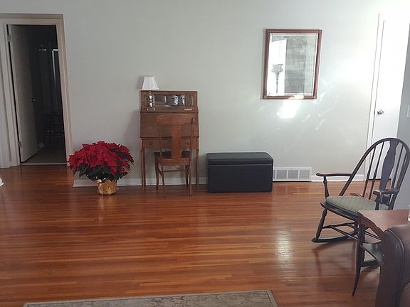 4th image of 704 Highland Ave