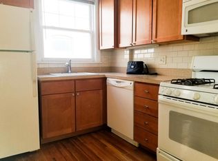 94 Lincoln Ave APT 1W, Riverside, IL 60546