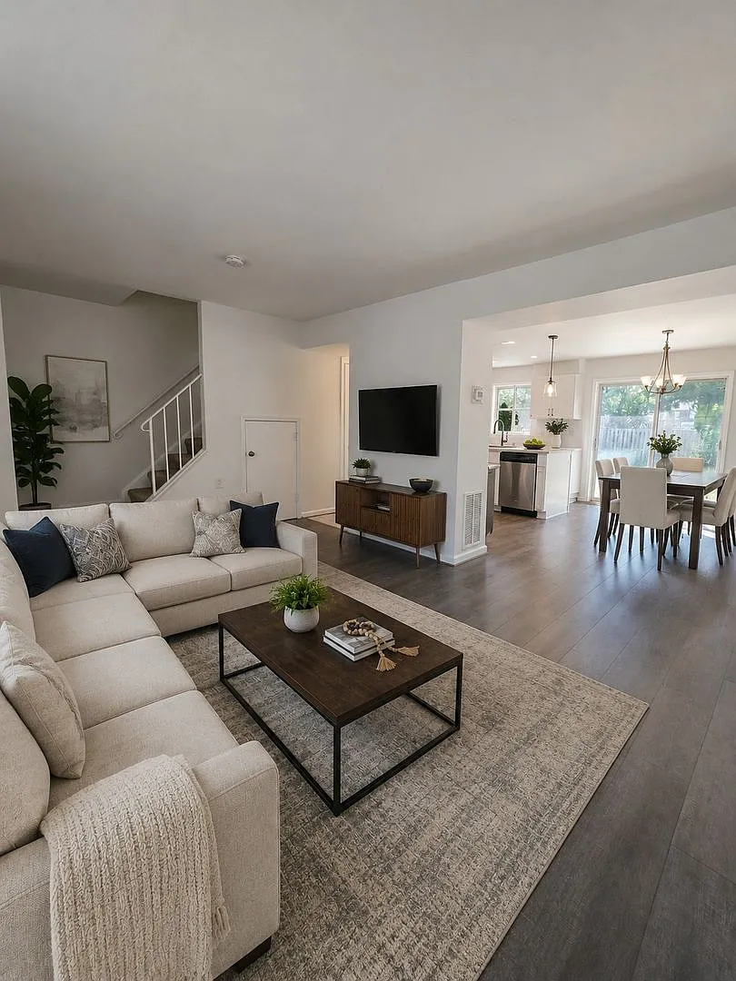 Beautiful 2-Level Townhome — Photo 2