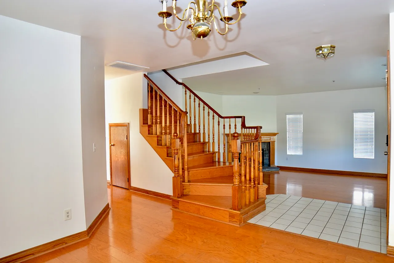 4 bed, 1.5 bath, 1889 sqft, $3,000 — Photo 2