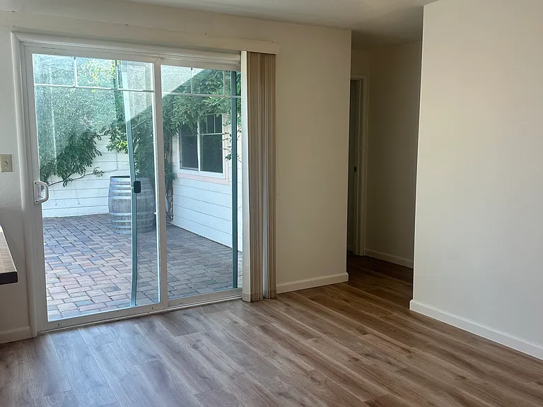 754 McLeod St — Photo 9