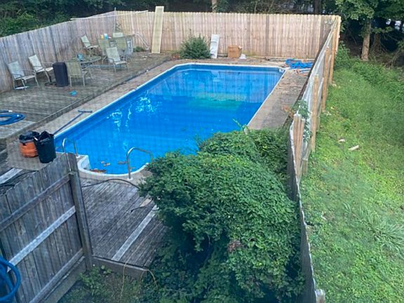 3rd image of 12 Deer View Ln