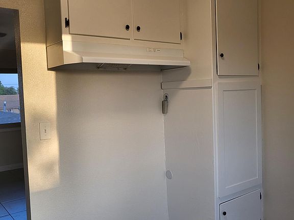 3rd image of 4808 Elizabeth St APT E