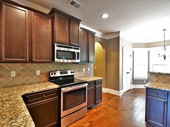 5th image of 9834 Forest Hill Dr