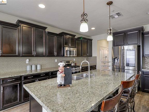 4th image of 2307 Buena Vista Dr