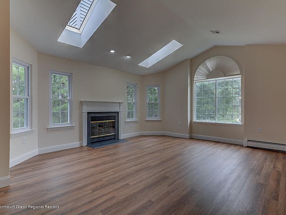 2nd image of 24 Weybridge Ct