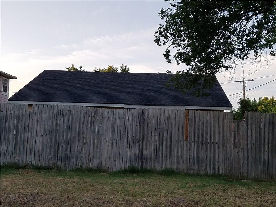 2nd image of 921 S Barker Ave