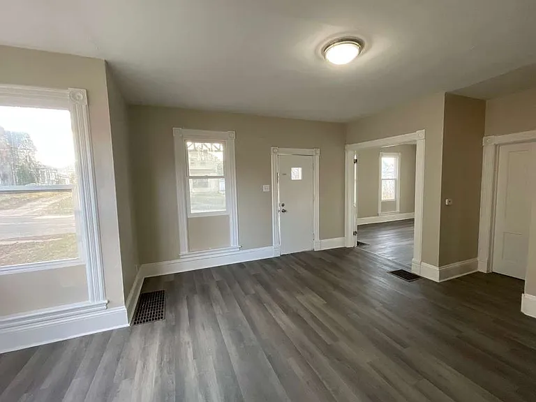 217 N West Ave — Photo 16