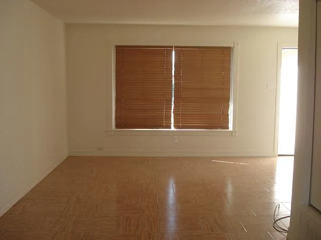 1301 W Jaffa St — Photo 10