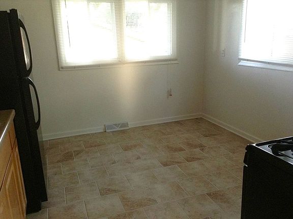 3rd image of 15518 Elm St