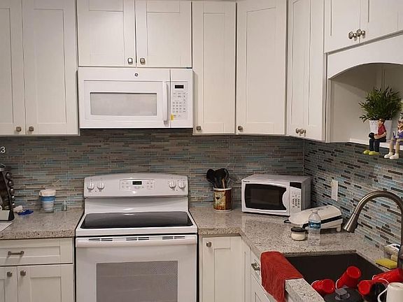 4th image of 9111 E Bay Harbor Dr APT 2E