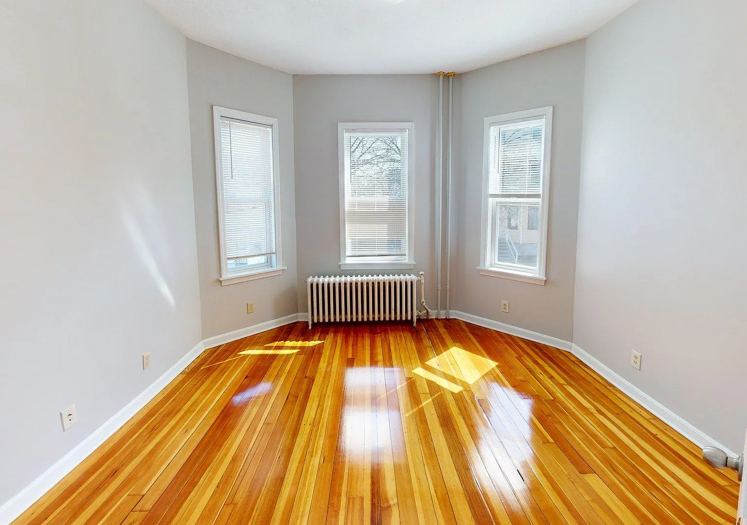 52 Sumner Street — Photo 3