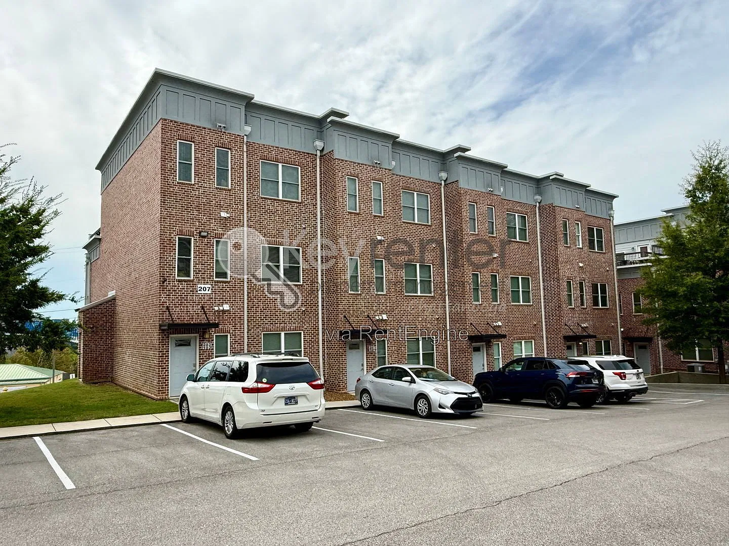 3 bed, 2.0 bath, 1900 sqft, $3,000 — Photo 3