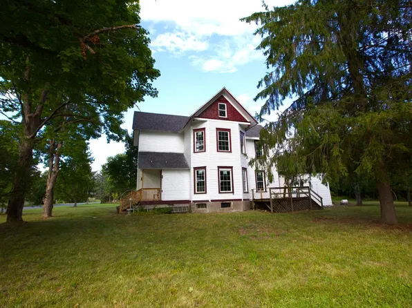 30 River St, Stamford, NY 12167