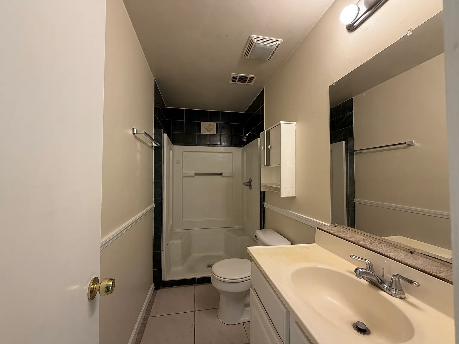 4 bed, 1429 sqft, $1,700 — Photo 3