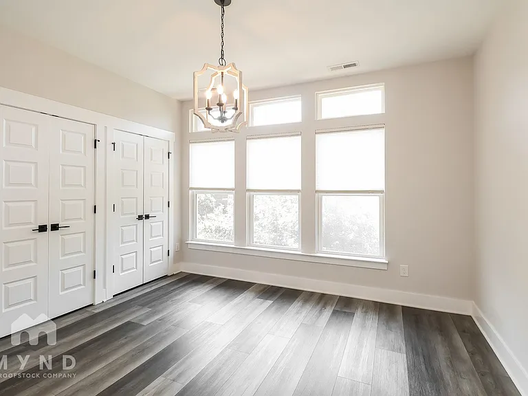 586 W End Dr — Photo 12