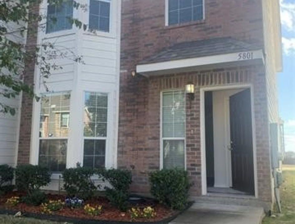 1st image of 5801 Giddyup Ln