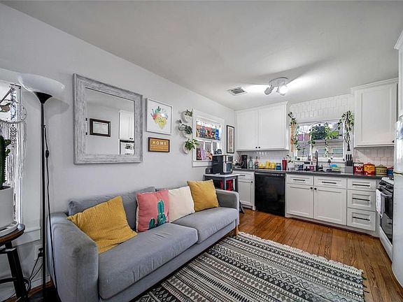 4th image of 4614 Park Dr
