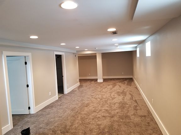 3rd image of 473 Ridgeland Ave