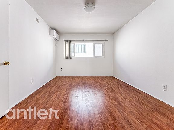 5th image of 7959 Romaine St #Q6